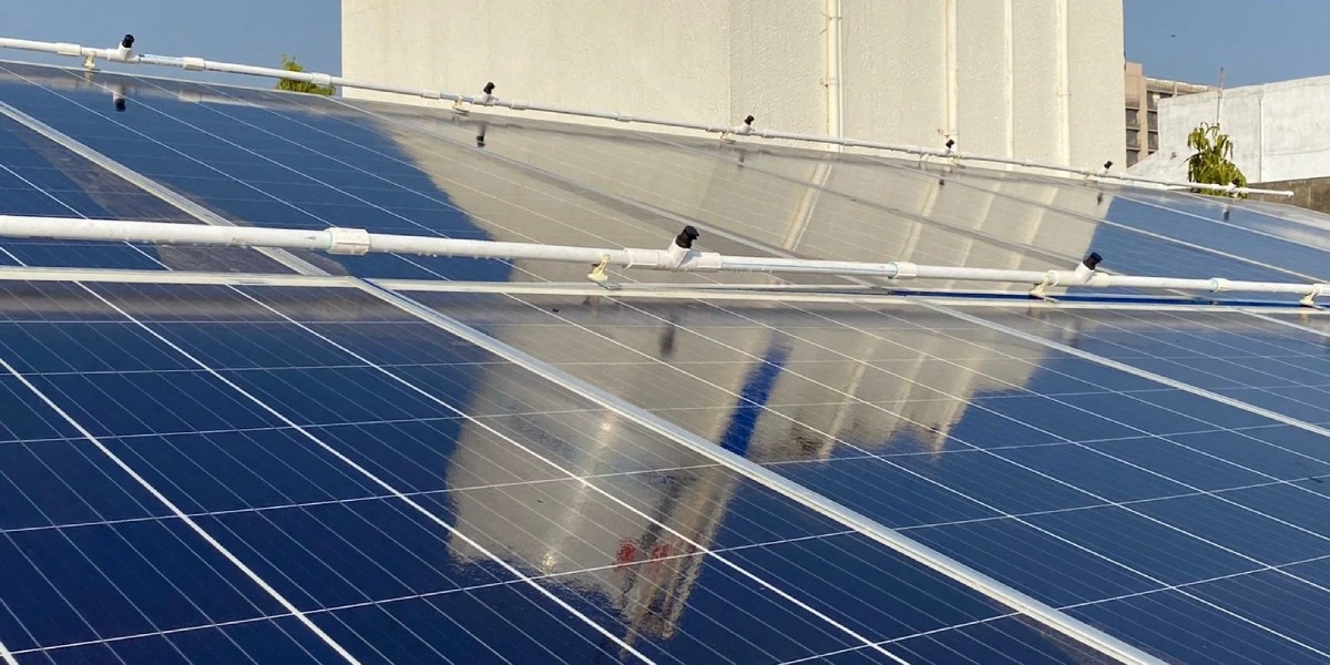 Solar panel cleaning system